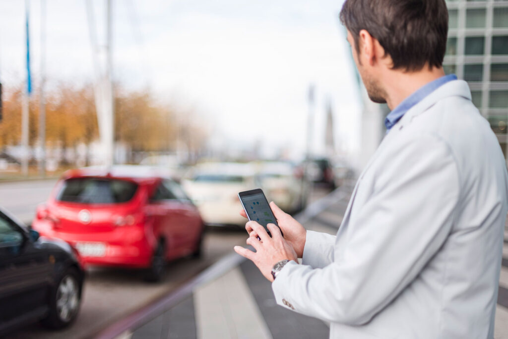 Imagine a seguinte cena: você investe em um rastreador veicular de última geração para proteger seu carro, mas ele vive com problemas de sinal e falhas na comunicação. Frustrante, não é mesmo? ð¤ A boa notícia é que existe uma solução simples e eficaz para evitar essa dor de cabeça: o chip M2M para rastreador!