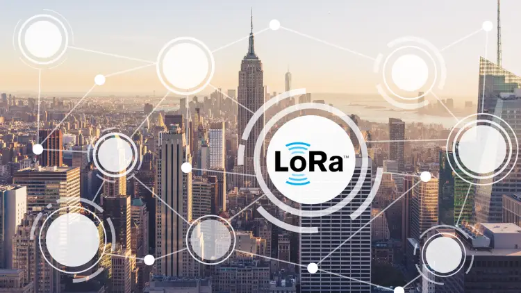 LoRa é a abreviação do inglês Long Range, que significa "longo alcance" e é uma tecnologia usada nas redes IoT (Internet das Coisas).