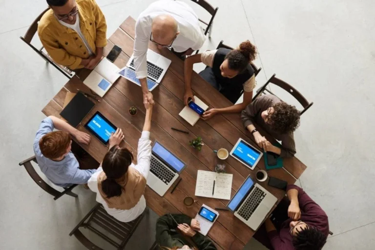 Quando a estabilidade da conexão é a base do seu negócio, toda escolha faz diferença. E uma das decisões mais estratégicas que uma empresa pode tomar hoje é contratar um link dedicado. Neste artigo, a IOT Conect — provedora de dados especializada em internet dedicada para empresas — revela as principais vantagens de contratar um link dedicado, mostrando por que essa escolha pode transformar sua operação de forma permanente.