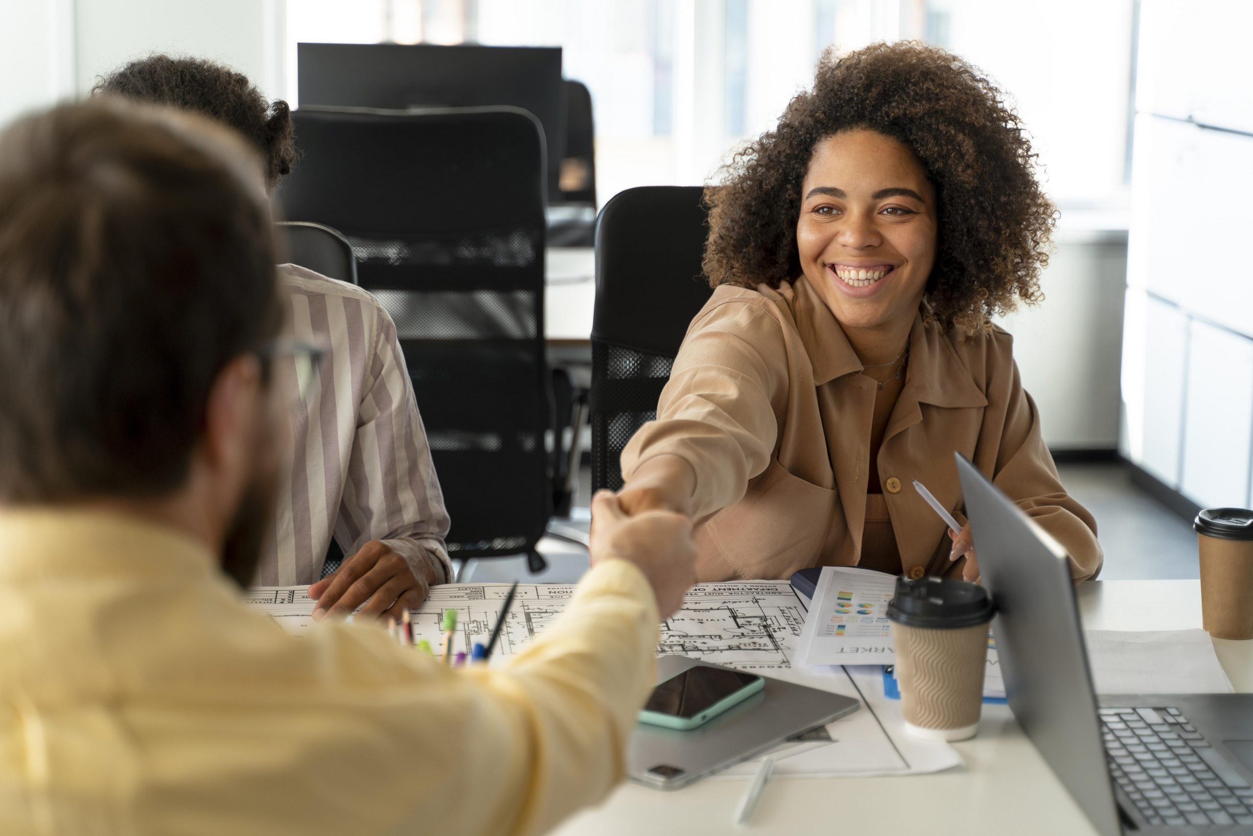 Escolher uma provedora de dados confiável é tão importante quanto a tecnologia em si. A IOT Conect é especialista em internet para empresas, oferecendo link dedicado de alta performance, estrutura de rede moderna e suporte técnico completo.