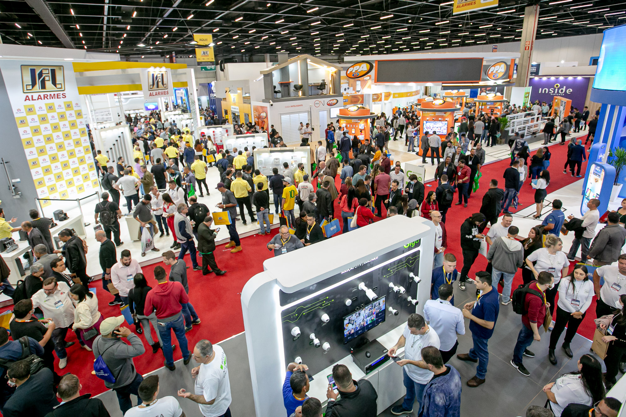 Para começar, a Exposec 25 não foi apenas uma feira, foi um fenômeno! Os números falam por si: mais de 58 mil profissionais circularam pelos corredores, buscando as últimas tendências e soluções.