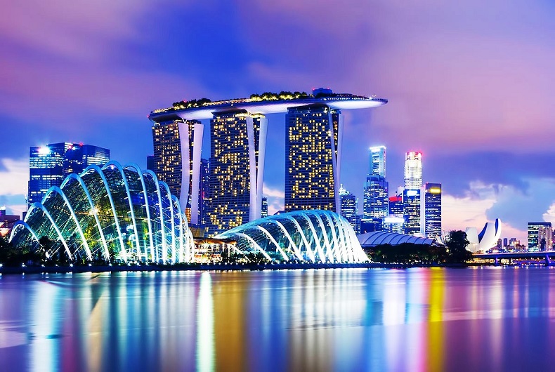iot-na-seguranca-urbana-tecnologia-2 Singapura: Um dos principais cases mundiais de cidades inteligentes, com vigilância urbana por meio de IA, uso de veículos autônomos, semáforos inteligentes e sensores que monitoram até mesmo o comportamento social nas vias públicas.