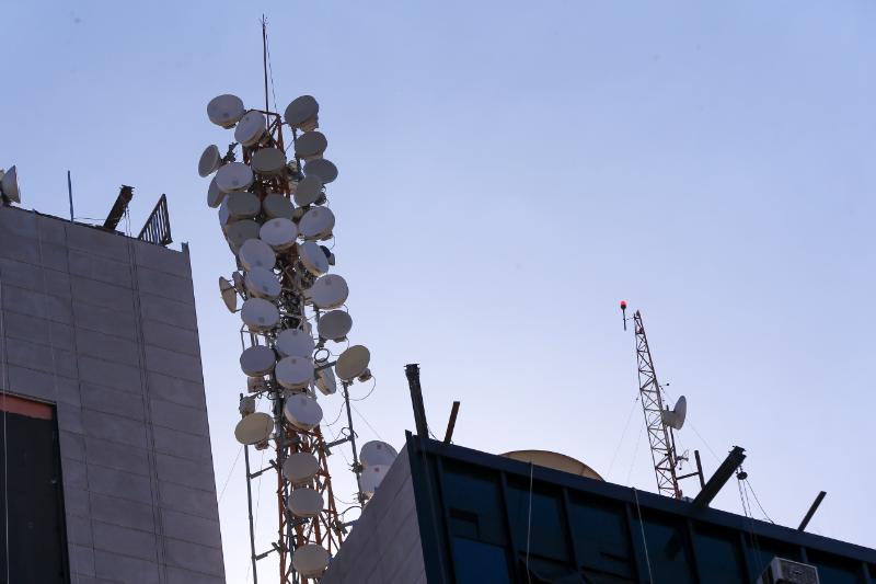 tecnologia-m2m-comunicacao-maquina-a-maquina-1 A transformação digital já deixou de ser tendência para se tornar um requisito básico de competitividade. Empresas que integram tecnologias como M2M em suas operações conseguem responder mais rápido às mudanças de mercado, reduzir desperdícios e oferecer um nível de serviço superior aos clientes.