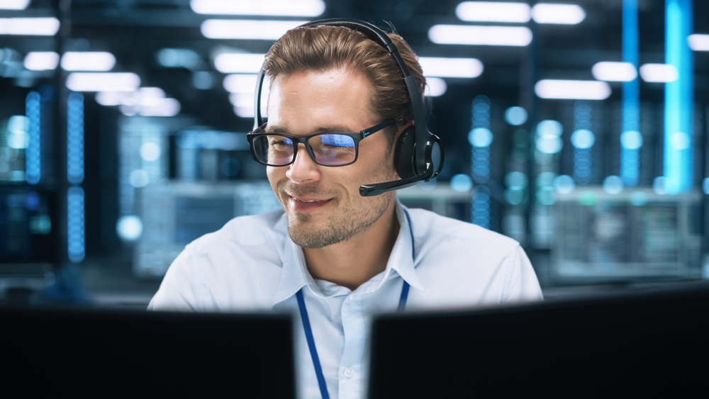 Neste artigo, vamos desvendar como o VoIP pode revolucionar a telefonia da sua empresa, oferecendo uma solução moderna, escalável e com redução drástica de custos. Se você busca uma comunicação robusta que acompanha a mobilidade da sua equipe e integra-se perfeitamente com seus sistemas de gestão, este conteúdo é para você.
