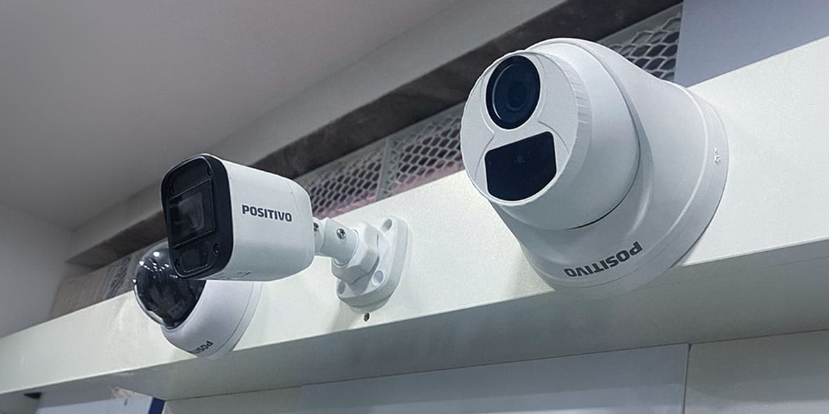 Aqui está um ponto de atenção vital que a maioria das pessoas ignora: câmeras de segurança consomem dados em grande volume.