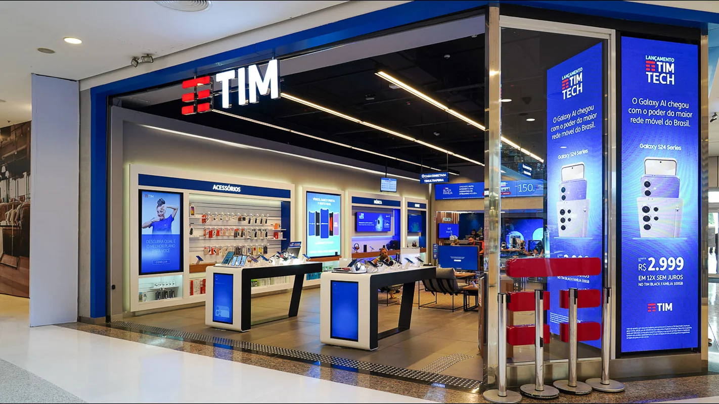 tim-adquire-v8-tech-e-anuncia-novo-presidente-3 Olá! Sou o Eduardo, especialista em conectividade e soluções digitais aqui da IOT Conect Soluções M2M, a melhor empresa de conectividade IOT e M2M do Brasil. O mercado de telecom e tecnologia está em constante efervescência, e quando um gigante como a TIM faz um movimento estratégico, todos param para observar. É exatamente isso que aconteceu com a notícia: a TIM adquire V8. Mas, afinal, o que é a V8.Tech e por que essa aquisição é tão relevante para o cenário B2B brasileiro?