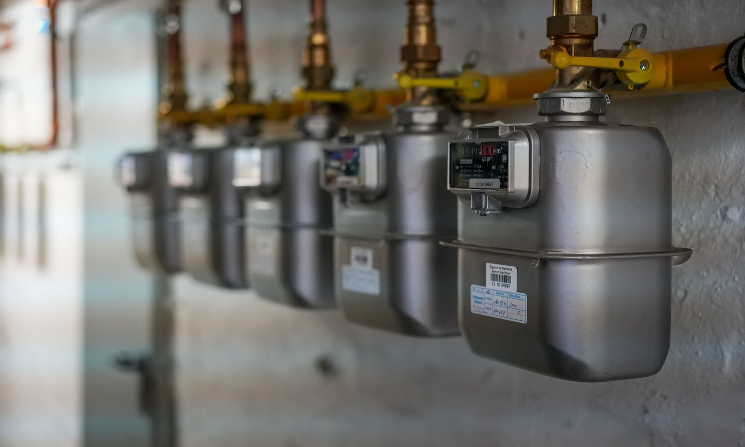 telemetria-em-utilities-vantagens-da-medicao-4 Olá! Sou Eduardo, especialista aqui na IOT Conect, e estou aqui para desmistificar um tema que está revolucionando o setor de serviços essenciais no Brasil: a Telemetria em Utilities. Se você é um empresário ou empreendedor do setor de utilities (energia, água, gás, saneamento), sabe que a eficiência e a redução de perdas são os seus maiores desafios. E a grande sacada é que a solução para otimizar a operação e a medição individualizada está na ponta de um Chip M2M de qualidade.