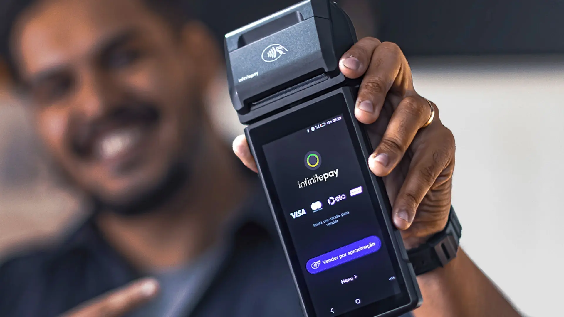 comprei-uma-infinitepay-veio-sem-chip-solucao-4 Olá, tudo bem? Aqui é o Eduardo, especialista em estratégias de conectividade e pagamentos da IOT Conect. Se a frase "Comprei uma Infinitepay e ela chegou sem chip de internet" está ecoando na sua cabeça com um tom de frustração, respire fundo. Você não está sozinho e, principalmente, sua máquina não está com defeito.