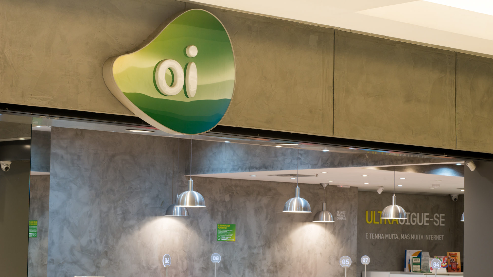 Com a notícia de que a OI Fixo agora é Datora, muitos gestores acordaram para a necessidade de modernização. A telefonia fixa tradicional está sendo substituída massivamente pelo VoIP (Voz sobre IP) e plataformas de UC4X (Comunicações Unificadas).