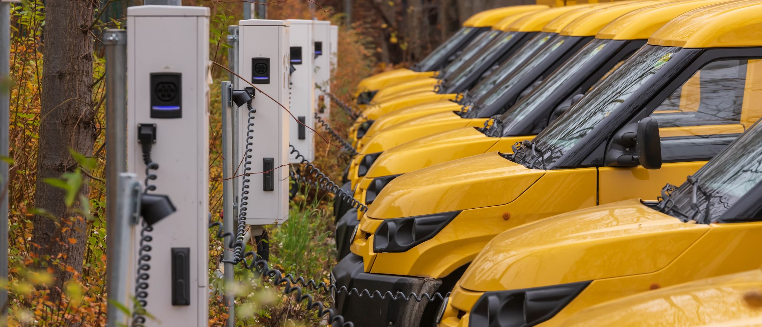 frota-veiculos-eletricos-telemetria-baterias-1 Qual a melhor solução de telemetria para Frota de Veículos Elétricos? A melhor solução combina sensores de alta precisão, conectividade M2M multioperadora, análise de dados em tempo real e inteligência preditiva. Não existe solução única. O ideal é integrar hardware, software e conectividade de forma estratégica.
