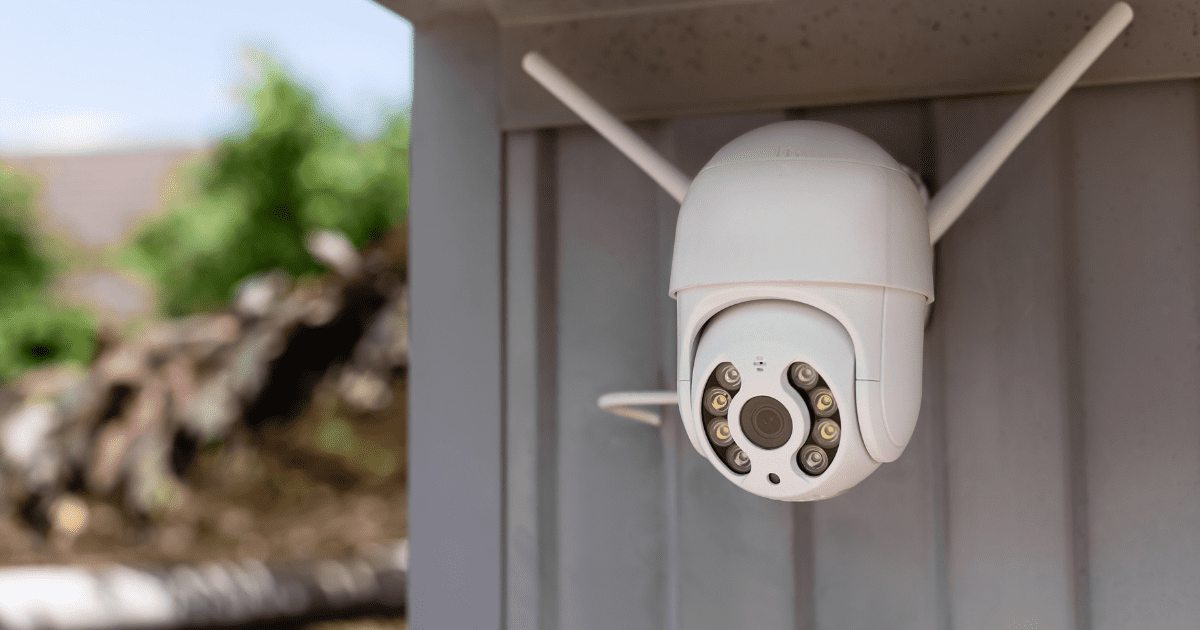 chip-m2m-para-camera-de-seguranca-como-funciona-2 Para operações que lidam com imagens sensíveis, como monitoramento de instalações industriais, data centers ou ambientes corporativos, a combinação de chip M2M com APN privativa é altamente recomendada.