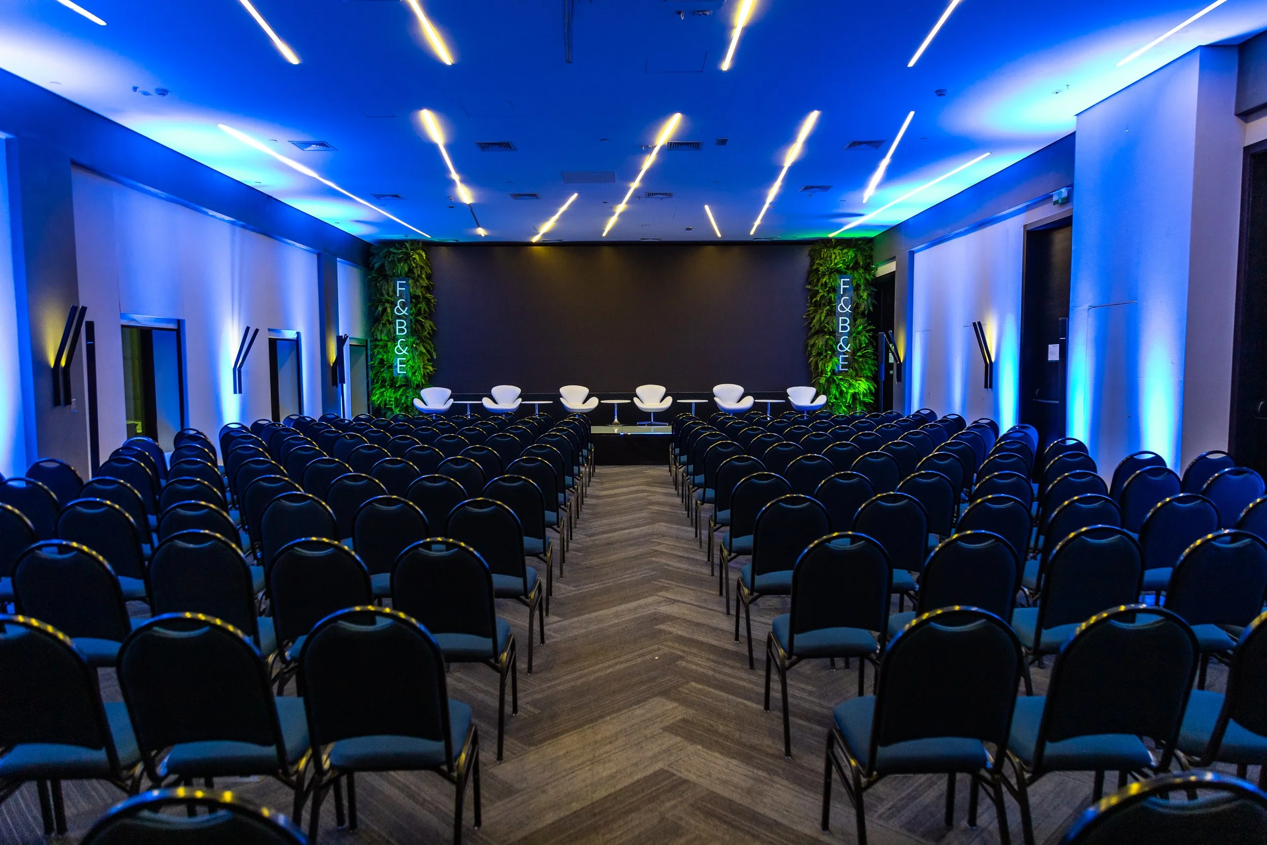 Para Danilo Benedito, Diretor e Fundador da IOT Conect, "o mercado de Wi-Fi para eventos é uma oportunidade enorme no Brasil. Organizadores que ainda dependem da internet do local para conectar seus participantes estão correndo um risco desnecessário. Com as soluções de Wi-Fi Móvel que oferecemos, o organizador tem controle total da conectividade do evento, independentemente de onde ele aconteça."