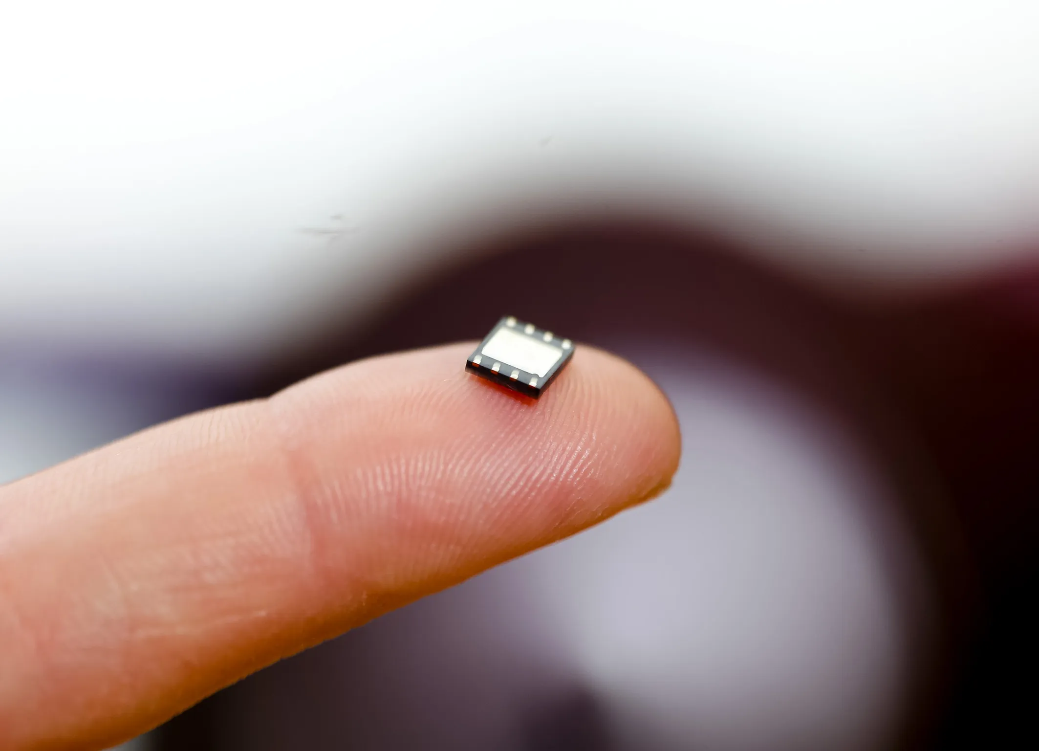 o-que-e-esim-iot-m2m-mercado-conectividade-3 Sou o Eduardo, especialista em conectividade M2M e IoT aqui na IOT Conect, e hoje vou falar sobre uma das tecnologias que mais gera curiosidade e dúvidas entre gestores, engenheiros e integradores que acompanham a evolução do mercado de conectividade: o eSIM e o impacto real dessa inovação no universo de IoT e M2M. O que é eSIM e Como Essa Tecnologia Está Mudando o Mercado de IoT e M2M?