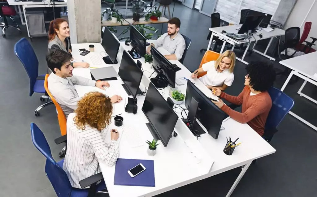 link-dedicado-para-empresas-crescimento-negocio-3 Se a internet da sua empresa cai nos momentos mais críticos, trava durante videoconferências importantes ou simplesmente não entrega a velocidade contratada, você já está perdendo dinheiro. O link dedicado é a solução que elimina esses problemas de vez e coloca a conectividade da sua empresa em outro nível.