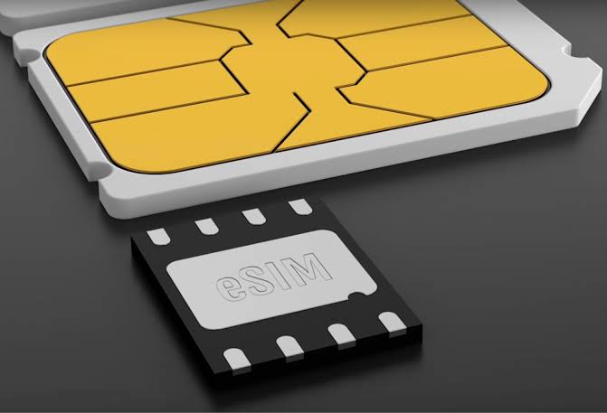 EUICC: O Que É E Qual A Sua Função No ESIM IoT? Entenda o que é eUICC, as diferenças para o eSIM e como gerenciar perfis de conectividade remotamente. Conheça as soluções da IOT Conect